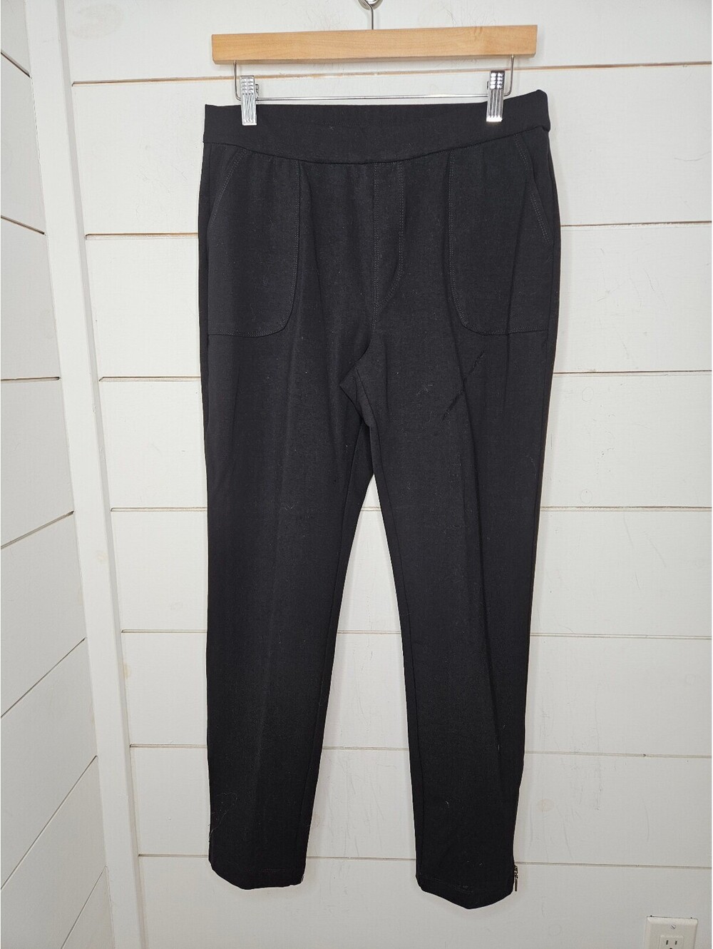 Susan Graver Weekend small black cropped pants with zippers at sides